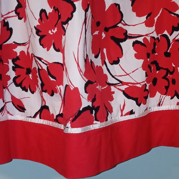 Signature by Robbie Bee Skirt Size 6P White Red Black Floral Pleats Zipper - Picture 11 of 12